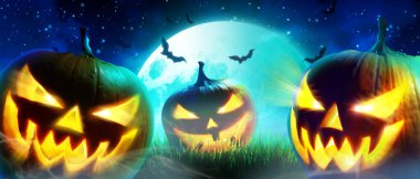 Ürkütücü bir gecede balkabağıyla Cadılar Bayramı.