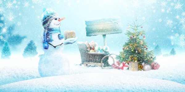 Ευτυχισμένος Χιονάνθρωπος Στέκεται Χειμώνα Χριστουγεννιάτικο Τοπίο — Φωτογραφία Αρχείου