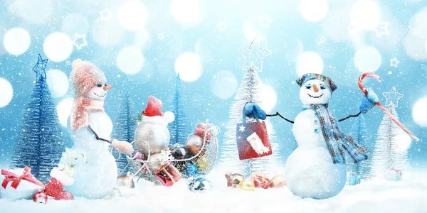 Ευτυχισμένος Χιονάνθρωπος Στέκεται Χειμώνα Χριστουγεννιάτικο Τοπίο — Φωτογραφία Αρχείου
