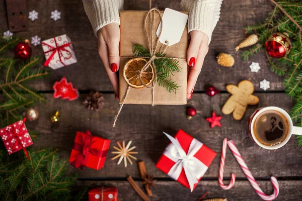 Confezione Regalo Carta Regalo Con Nastro Raso Buon Natale Concetto — Foto Stock