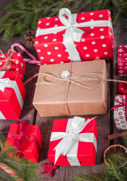 Confezione Regalo Carta Regalo Con Nastro Raso Buon Natale Concetto — Foto Stock