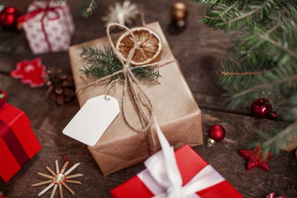 Confezione Regalo Carta Regalo Con Nastro Raso Buon Natale Concetto — Foto Stock