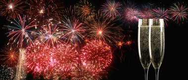 Şampanya kadehleri su sıçraması, kutlama temalı.