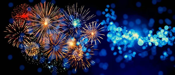 Buntes Feuerwerk Mit Bokeh Hintergrund Neujahrsfeier Abstrakter Feiertagshintergrund — Stockfoto