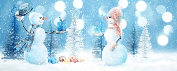 Счастливый Снеговик Стоящий Зимнем Пейзаже — стоковое фото