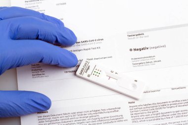 Ekspres korona testi. Negatif covid antijen testi.