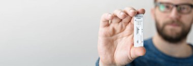 Ekspres korona testi. Negatif covid antijen testi.