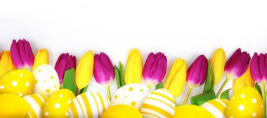 Yumurtalı Paskalya kompozisyonu. Şenlik dekorasyonu. Mutlu Paskalyalar.