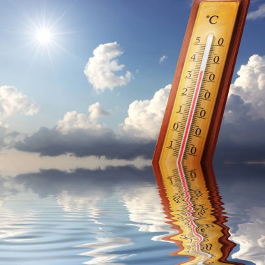 Merkür termometresi. Yaz sıcağı veya küresel ısınma iklim değişikliği kavramı.