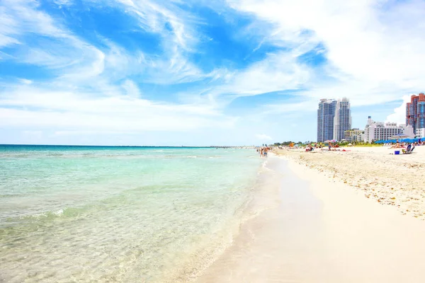 Blauer Himmel Und Weicher Sand Reise Und Sommerurlaub Hintergrund — Stockfoto