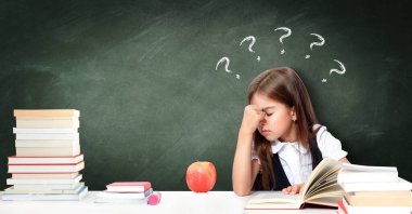 Okula dönün! Eğitim, okuma ve öğrenme kavramı.