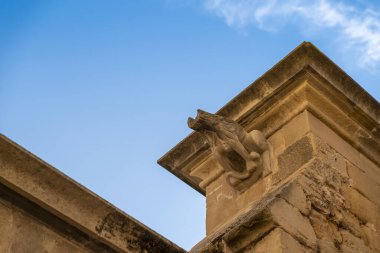 Santa Maria Belediye Başkanı Caspe, İspanya Kolej Kilisesi 'nin heykelciklerinin ayrıntıları.