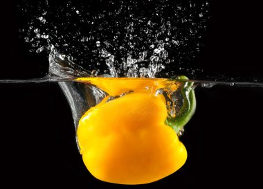 sarı biber suya düşer. 