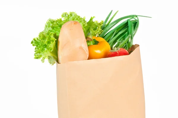 Свежие здоровые продукты в бумажном пакете — стоковое фото