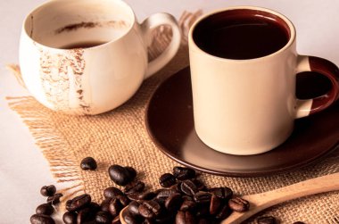 Kahve telvesinde fal baktırmak. seçici odaklanma. Yemek