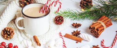 Marşmelovlu Noel Kakaosu. Neweyar Tatili. Seçici odaklanma. Yemek