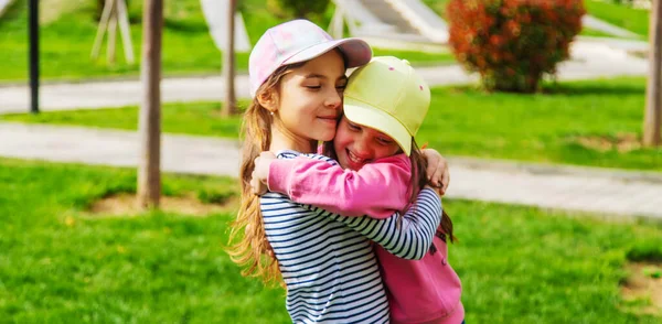 Girlfriends Children Hugging Park Selective Focus Kids — Stock Photo, Image