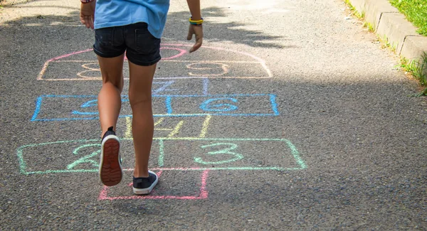 Jeux Pour Enfants Rue Dans Les Classiques Concentration Sélective Nature — Photo