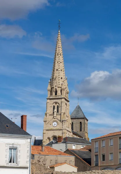 Widok Kościół Saint Laurent Kościół Katolicki Partenay Francja — Zdjęcie stockowe