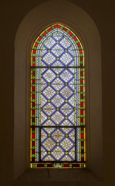 Eski kilise penceresinden. Fransa