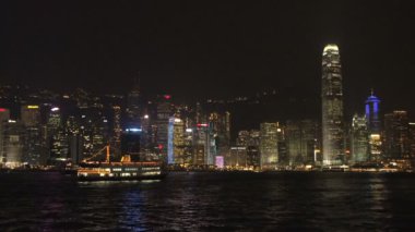hong kong manzarası önünde cruiseship