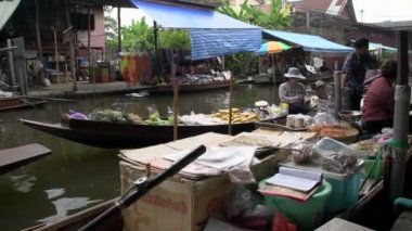 uzun kayan köyde gezinin bir tekne turist ha bay