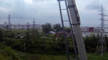 bir şehirde gelen tren
