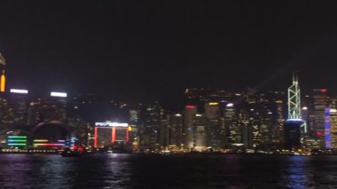 Hong kong manzarası ışık gösterisi sırasında pan