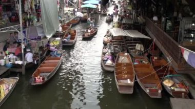 damnoen saduak yüzen Pazar birçok kürekli tekneler