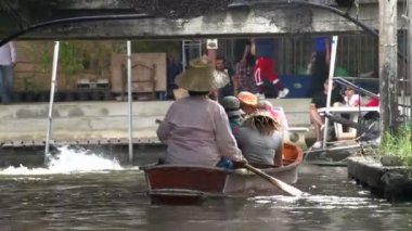 Damnoen saduak yüzen çarşı