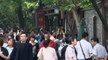 kalabalık jin li chengdu sokak
