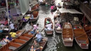 damnoen saduak yüzen Pazar birçok kürekli tekneler