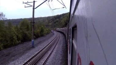 Tren görünümünde bir eğri Dağları ile