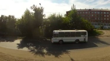 trans Sibirya Demiryolu, karayolu trafik ile geçen