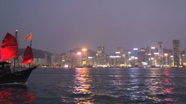 hong kong manzarası önünde önemsiz gemi