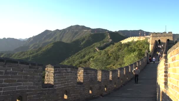 Turistas en la Gran Muralla de China — Vídeo de stock