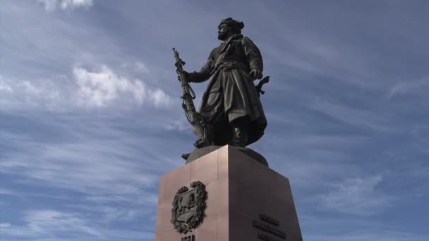 Statue Ivan Pokhabov — Stock Video
