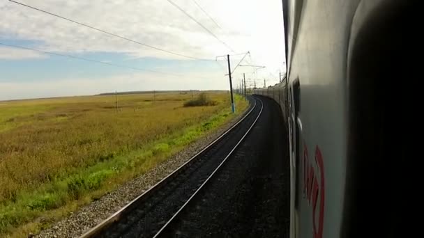 Tren de conducción muy lento — Vídeo de stock