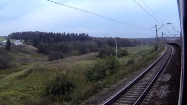 Vista del tren en una curva — Vídeo de stock