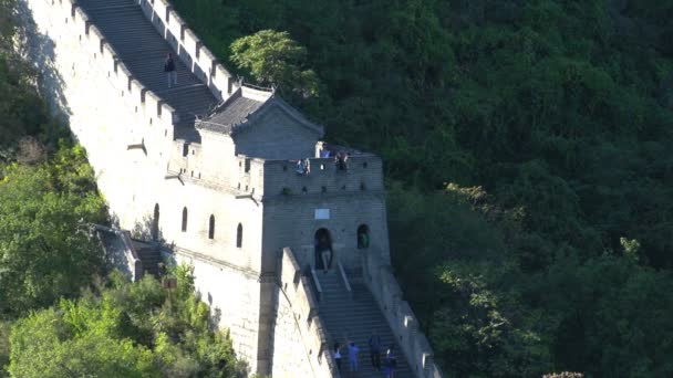 Tourists at the Great Wall of China — Stock Video