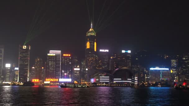 Schwenk von der Skyline von Hongkong während der Lichtshow — Stockvideo