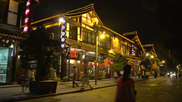 Ruas comerciais velhas ao lado do monastery Monastery de Wenshu — Vídeo de Stock