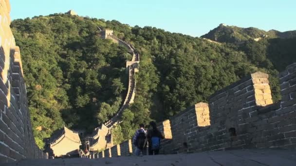 游客在中国的长城 — 图库视频影像