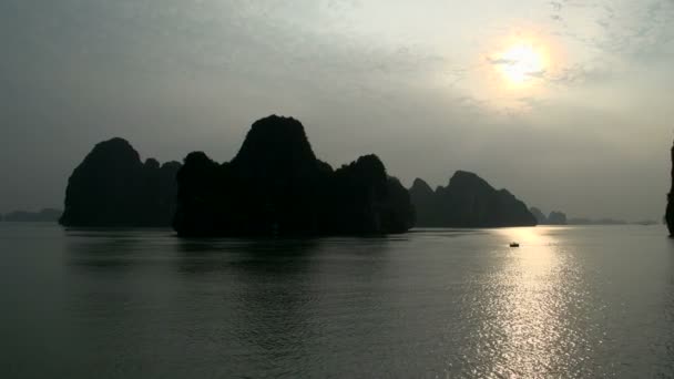 Ha long baai bergen — Stockvideo