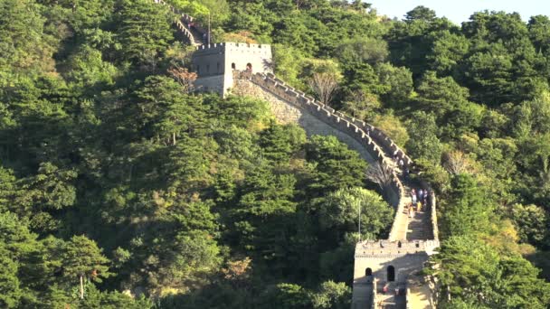 Туристы у Великой Китайской стены — стоковое видео