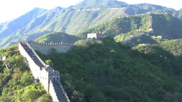 Turister ved Den kinesiske mur – stockvideo
