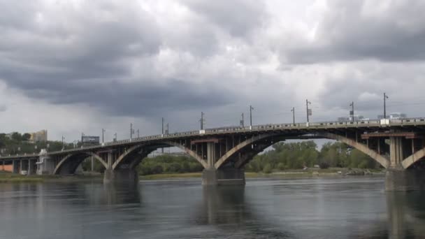 Zeitraffer-Brücke in Irkutsk — Stockvideo