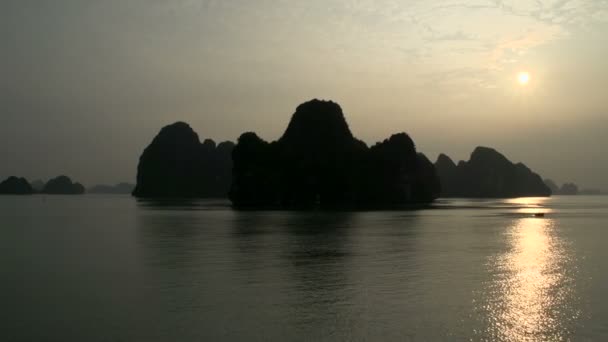 Ha long baai bergen — Stockvideo