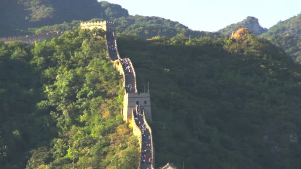 Ocupada multitud en la Gran Muralla — Vídeos de Stock