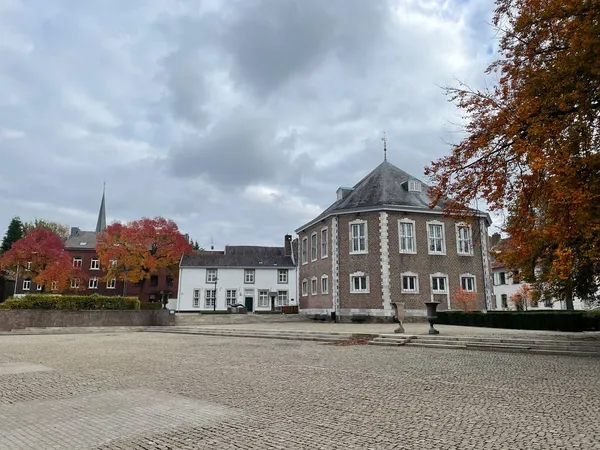 オランダのリンブルグの秋の間のヴァールの旧市街 — ストック写真